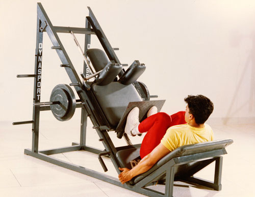 16HACK SQUATS CUM INCLINE LEG PRESS (Plate Load)